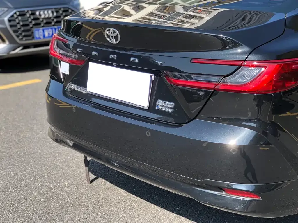 Toyota Camry — фото 2