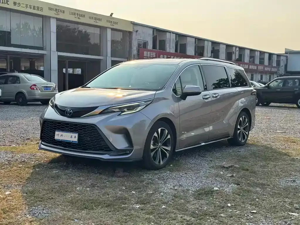 Toyota Granvia 2023 из CN, фото 1