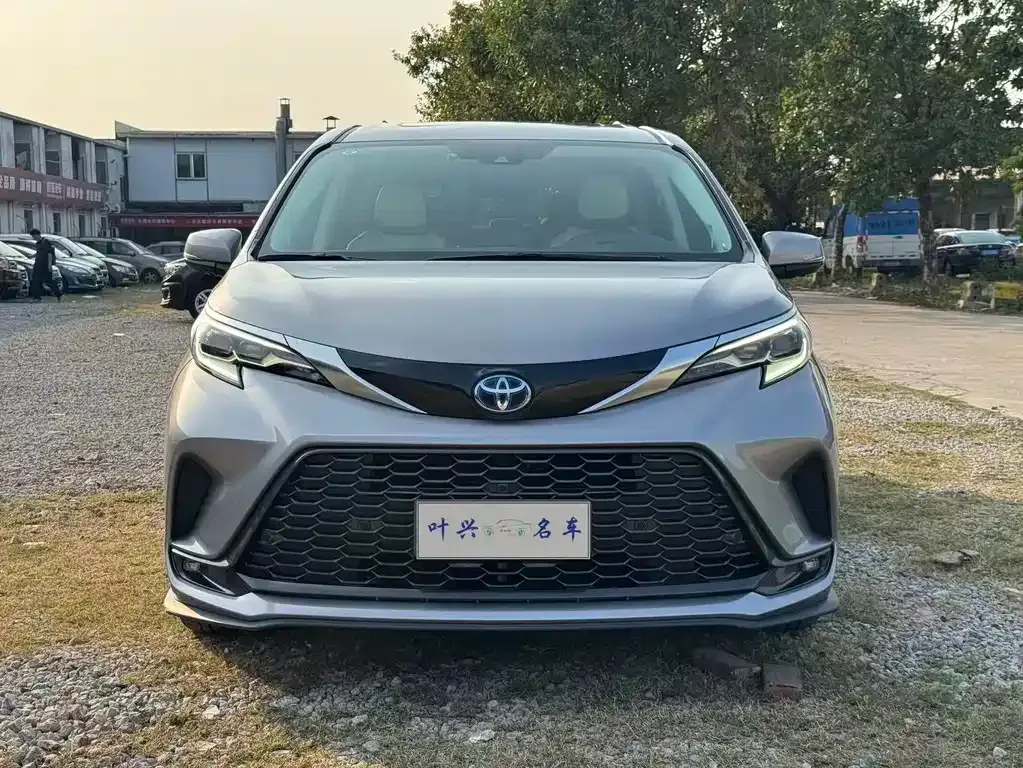 Toyota Granvia 2023 из CN, фото 4