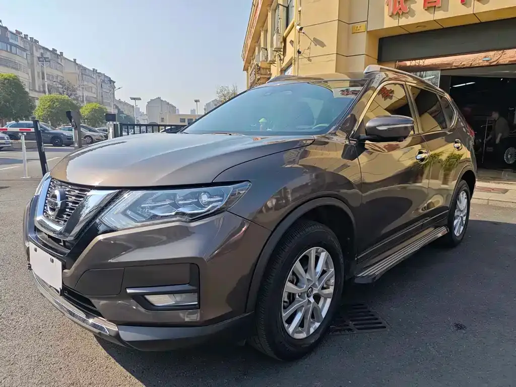 Nissan X-Trail — фото 1