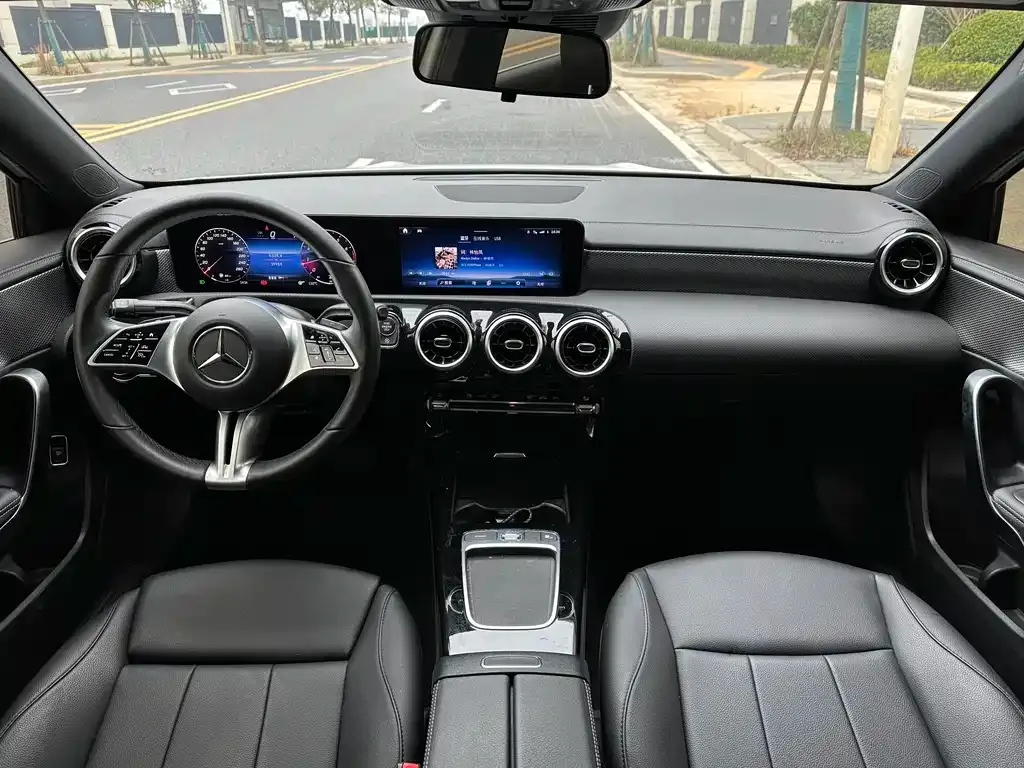 Mercedes-Benz A-Class — фото 7