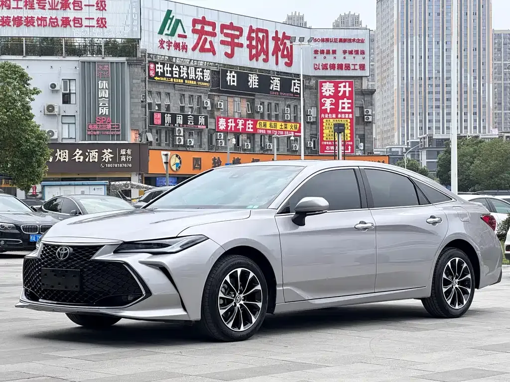 Toyota Avalon — фото 1