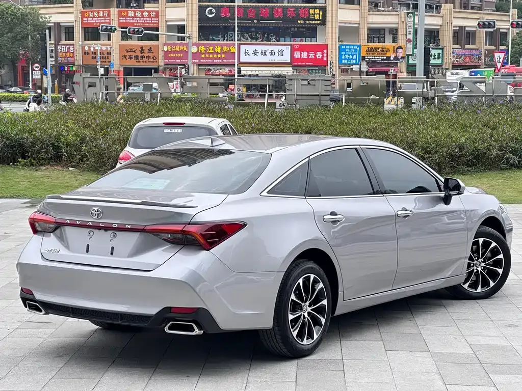 Toyota Avalon — фото 6