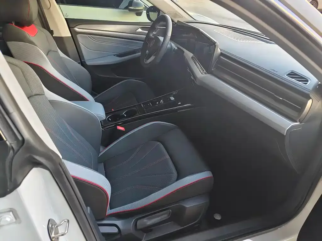 Volkswagen Lamando 2024 из CN, фото 4