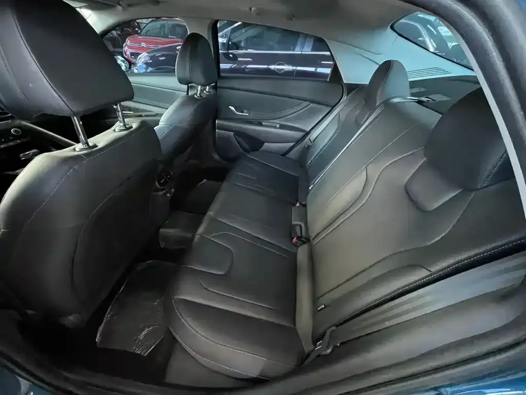 Hyundai Elantra 2023 из CN, фото 2