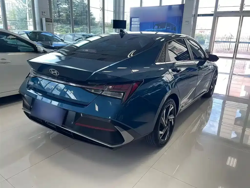 Hyundai Elantra 2023 из CN, фото 8