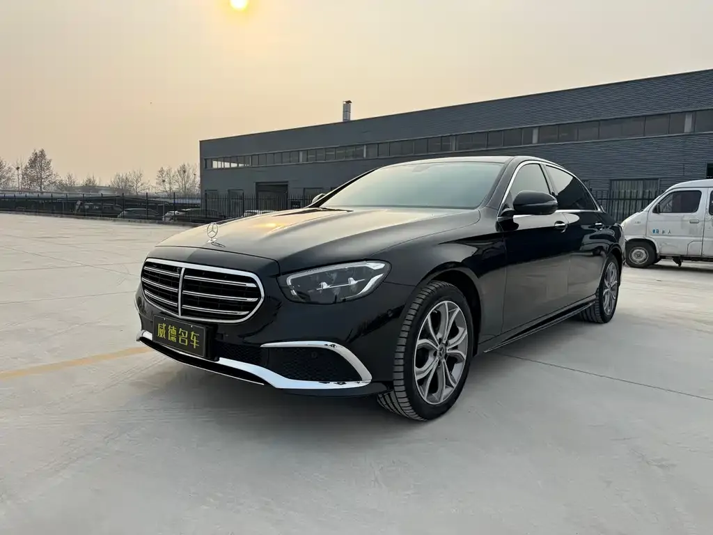 Mercedes-Benz E-Class — фото 1