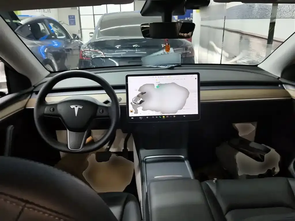 Tesla Model Y — фото 8