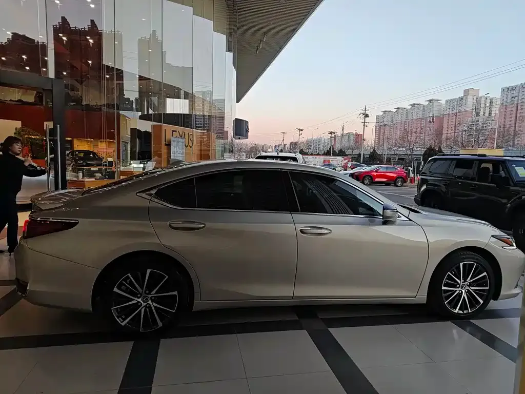 Lexus ES 2024 из CN, фото 9