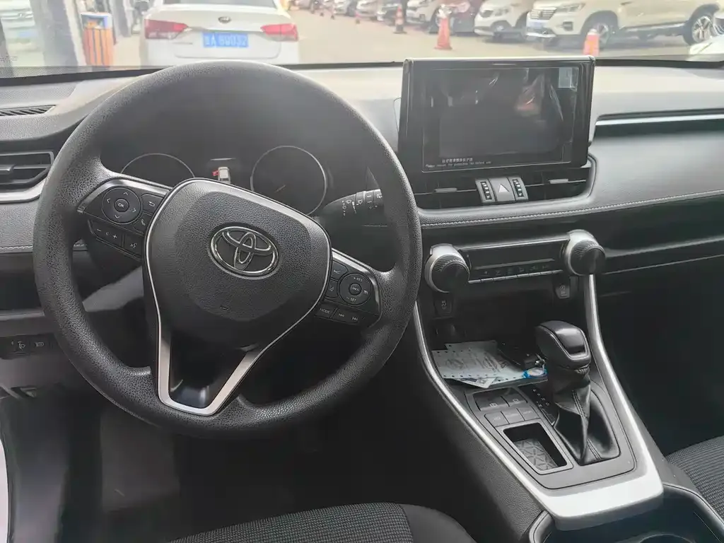 Toyota RAV4 2023 из CN, фото 8