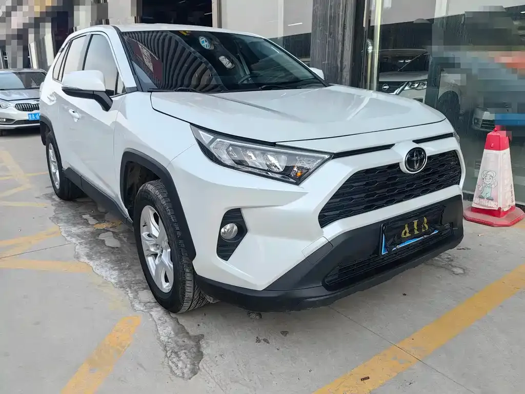 Toyota RAV4 2023 из CN, фото 3