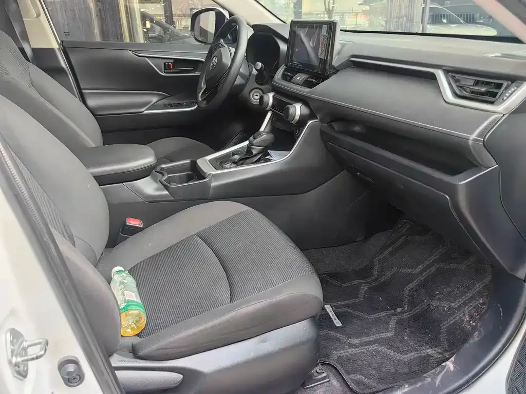 Toyota RAV4 2023 из CN, фото 10