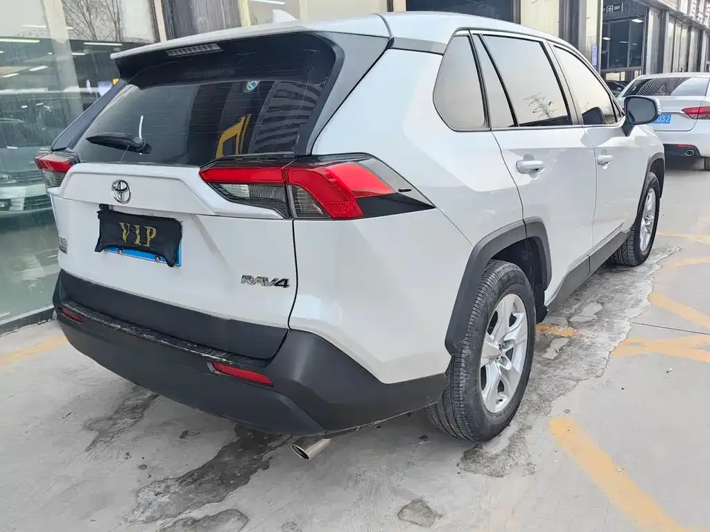 Toyota RAV4 2023 из CN, фото 7