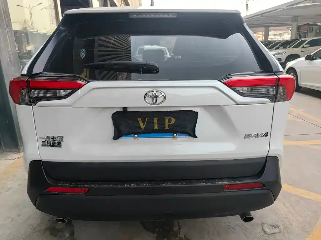 Toyota RAV4 2023 из CN, фото 9