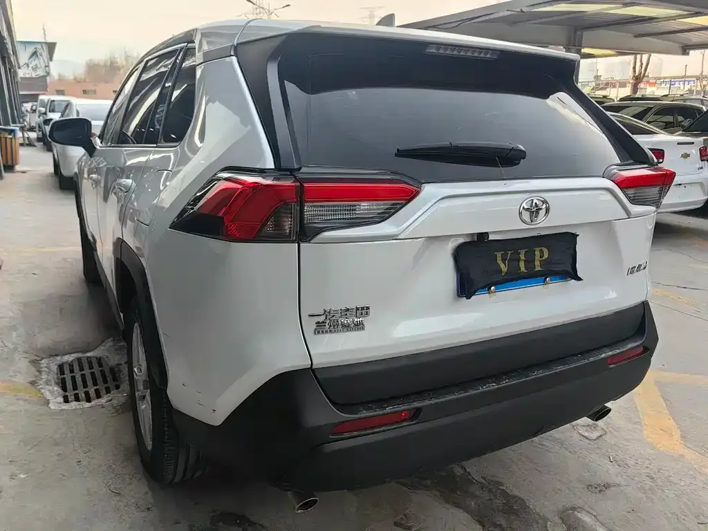 Toyota RAV4 2023 из CN, фото 5