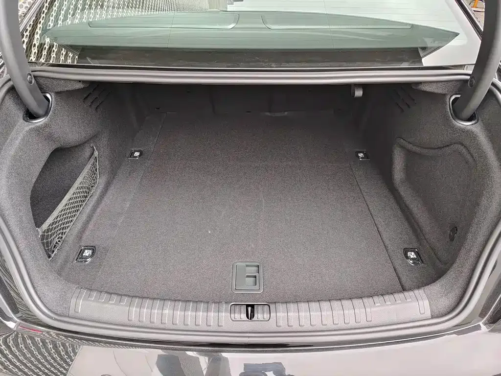 Audi A6L 2024 из CN, фото 8