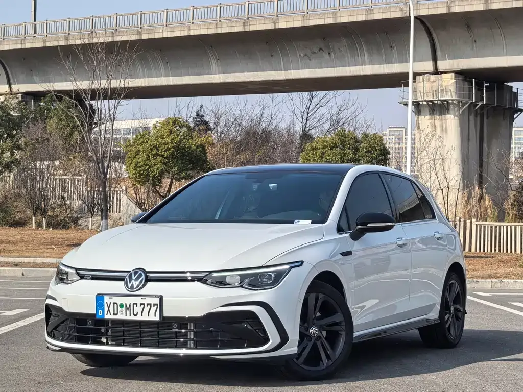 Volkswagen Golf 2024 из CN, фото 1