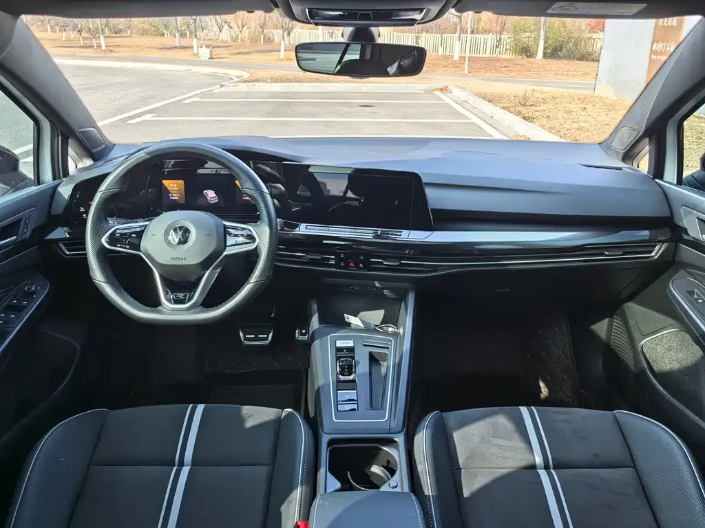 Volkswagen Golf 2024 из CN, фото 6