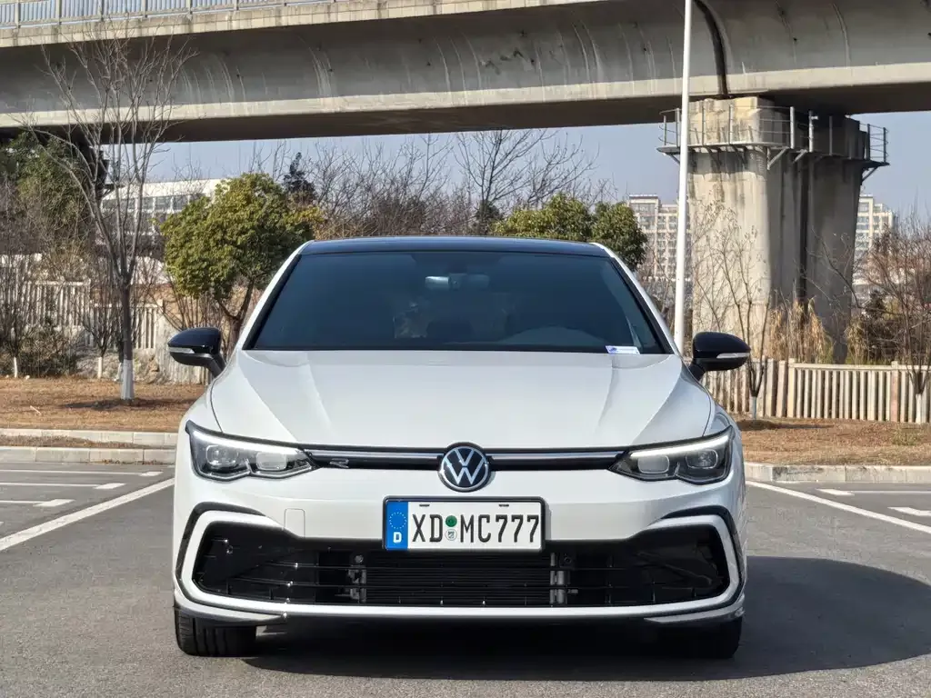 Volkswagen Golf 2024 из CN, фото 4