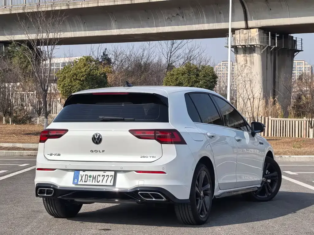 Volkswagen Golf 2024 из CN, фото 7