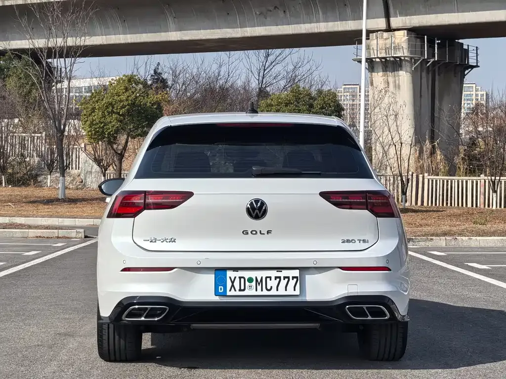 Volkswagen Golf 2024 из CN, фото 9