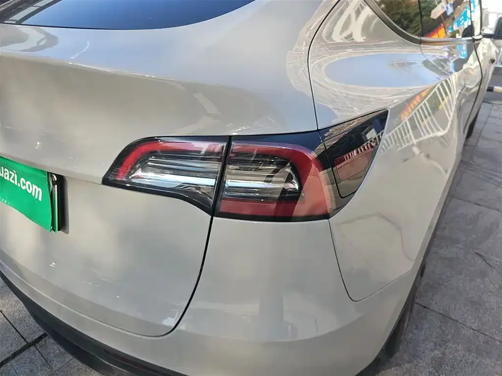 Tesla Model Y — фото 9