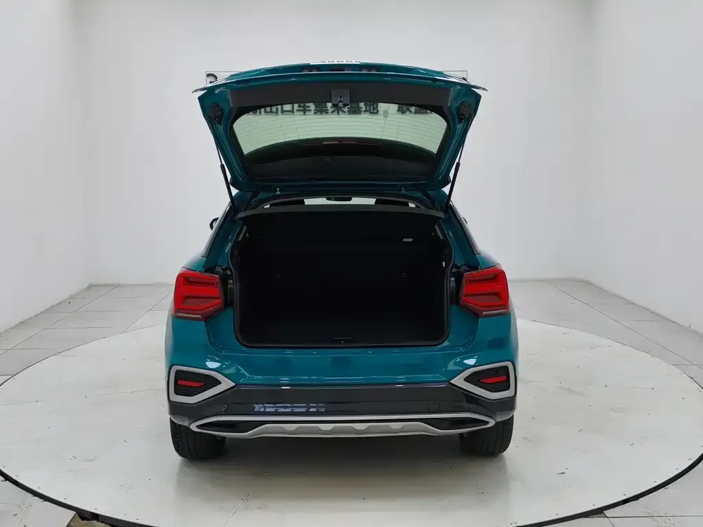 Audi Q2L 2023 из CN, фото 2
