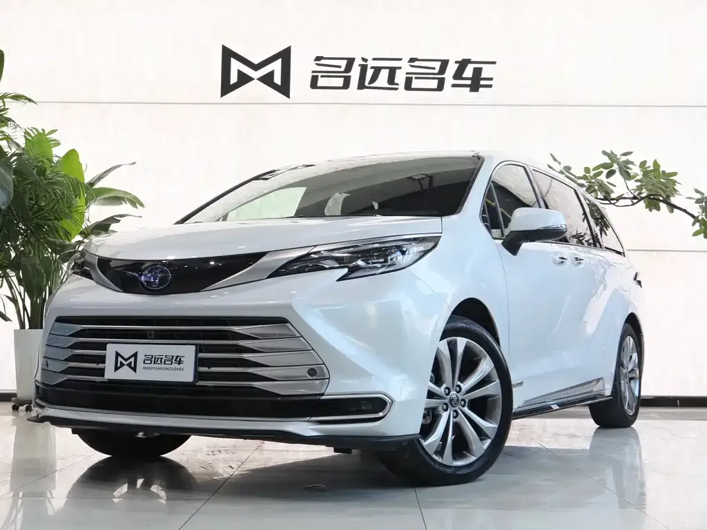 Toyota Sienna 2023 из CN, фото 1