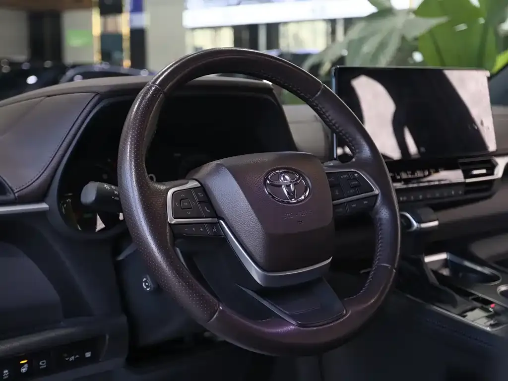Toyota Sienna 2023 из CN, фото 3