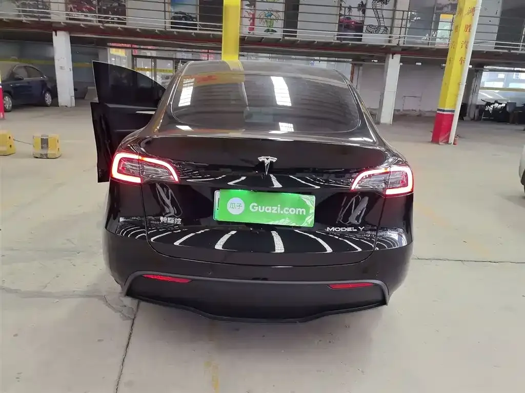 Tesla Model Y — фото 4