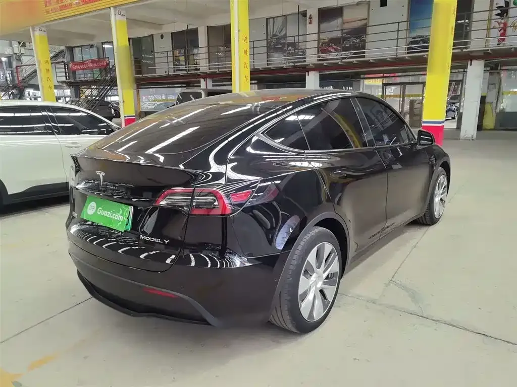 Tesla Model Y — фото 6
