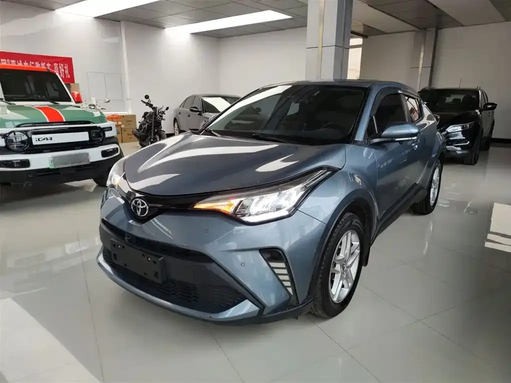 Toyota C-HR — фото 1