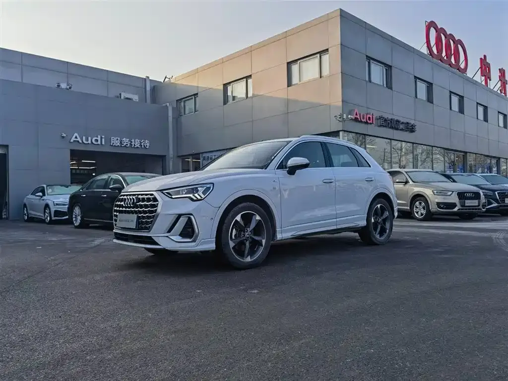 Audi Q3 — фото 1