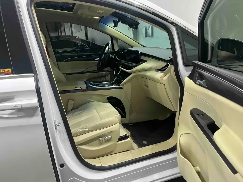 Buick GL8 2023 из CN, фото 3