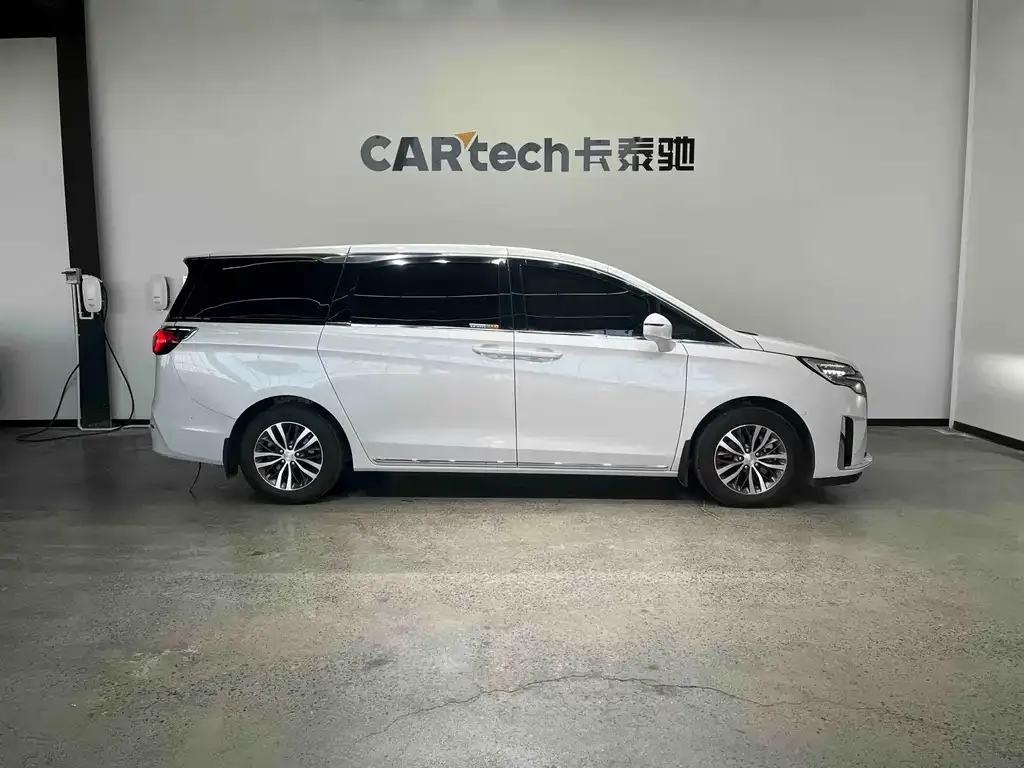 Buick GL8 2023 из CN, фото 9