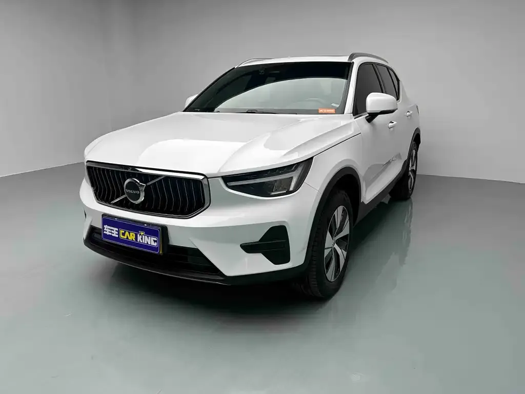 Volvo XC40 — фото 1