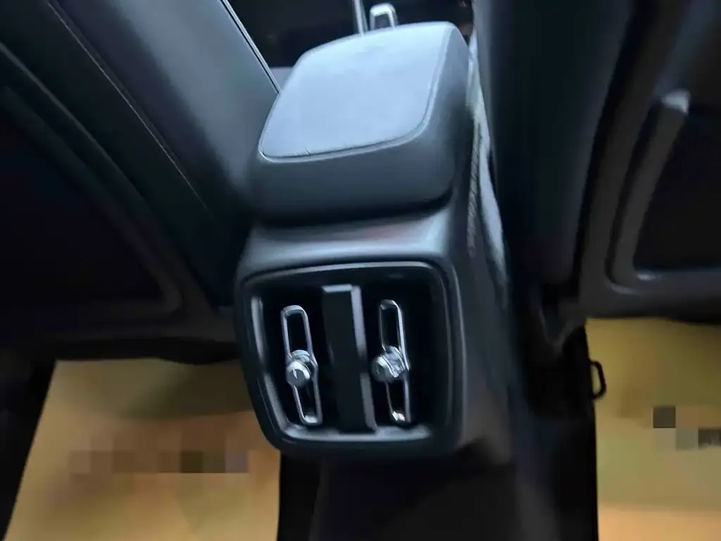 Volvo XC40 — фото 2