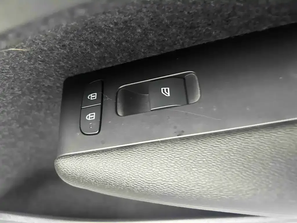 Volvo XC40 — фото 7