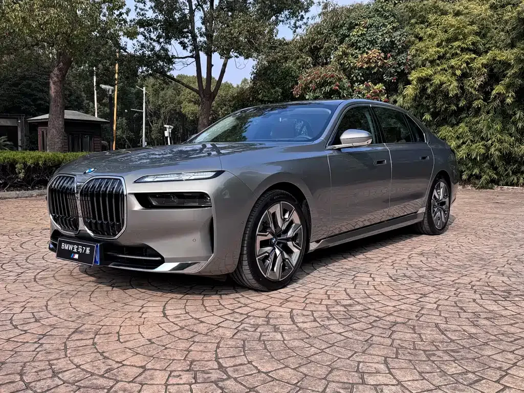BMW 7 Series — фото 1