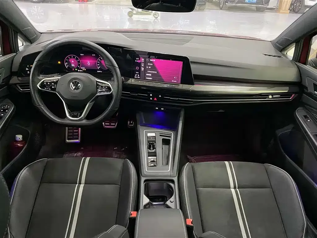 Volkswagen Golf 2021 из CN, фото 2