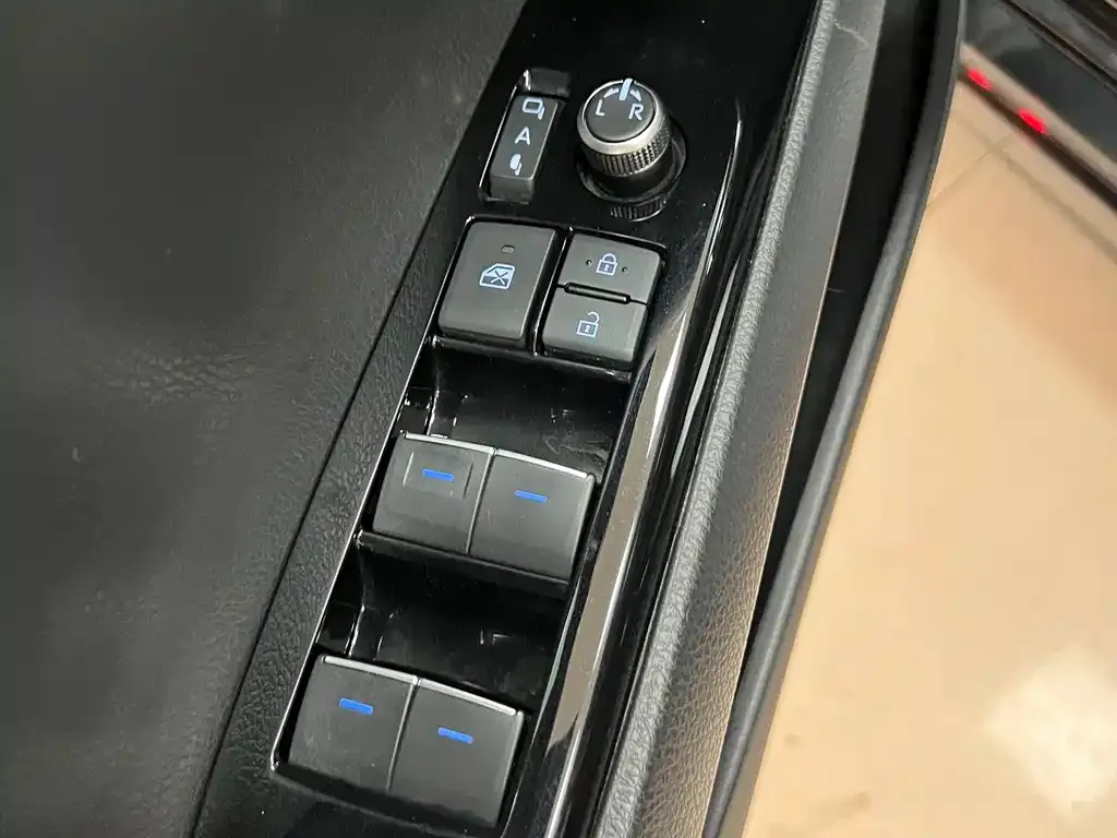 Toyota Camry 2023 из CN, фото 5