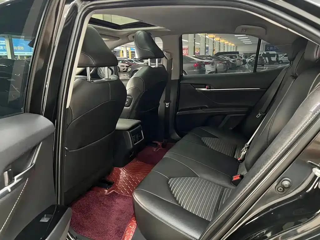 Toyota Camry 2023 из CN, фото 4