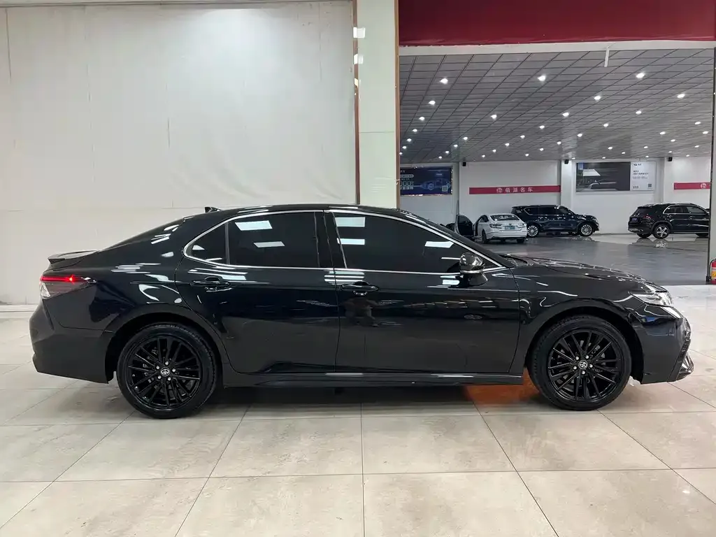 Toyota Camry 2023 из CN, фото 2