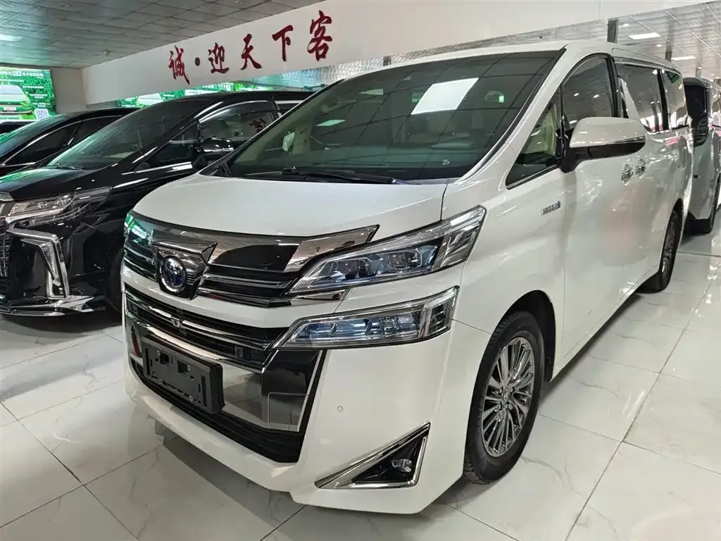 Toyota Vellfire — фото 1
