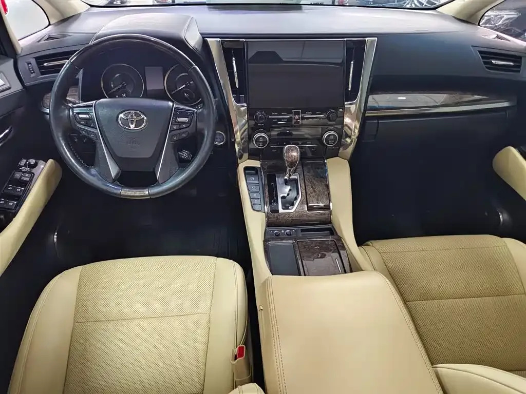 Toyota Vellfire — фото 4