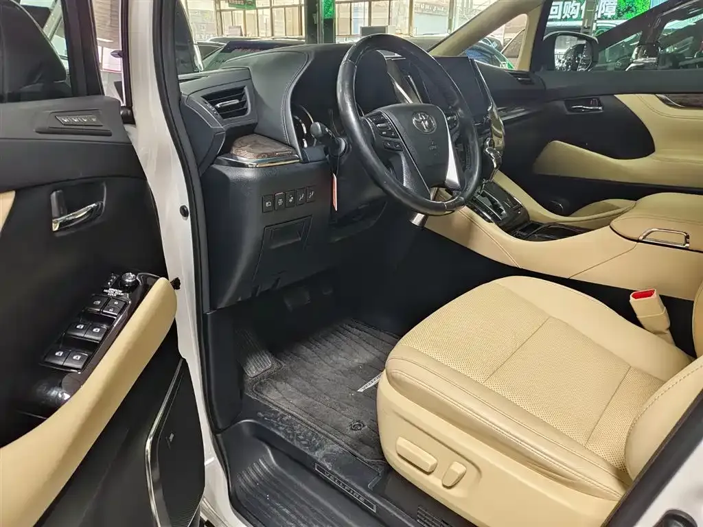 Toyota Vellfire — фото 3