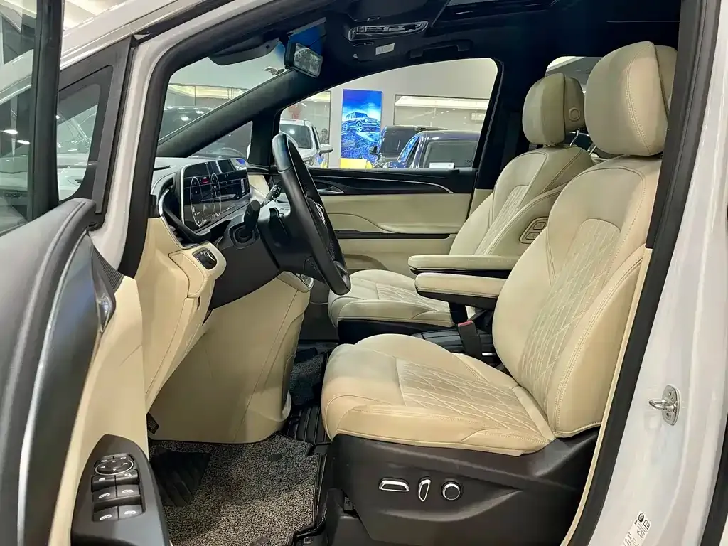 Buick GL8 2023 из CN, фото 4