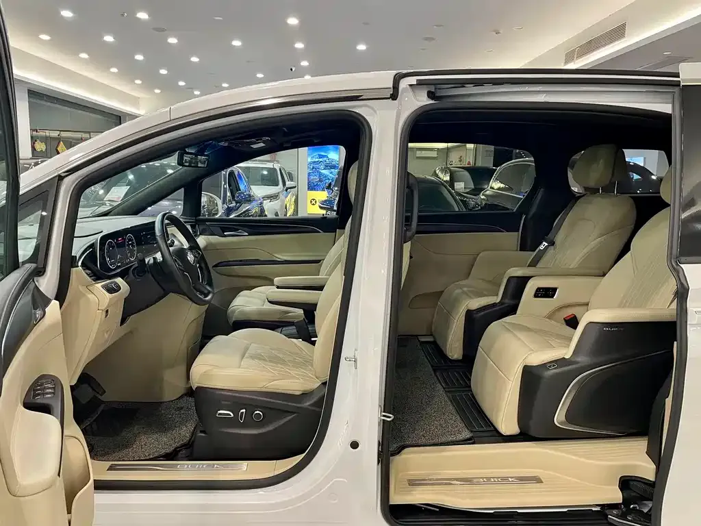 Buick GL8 2023 из CN, фото 3