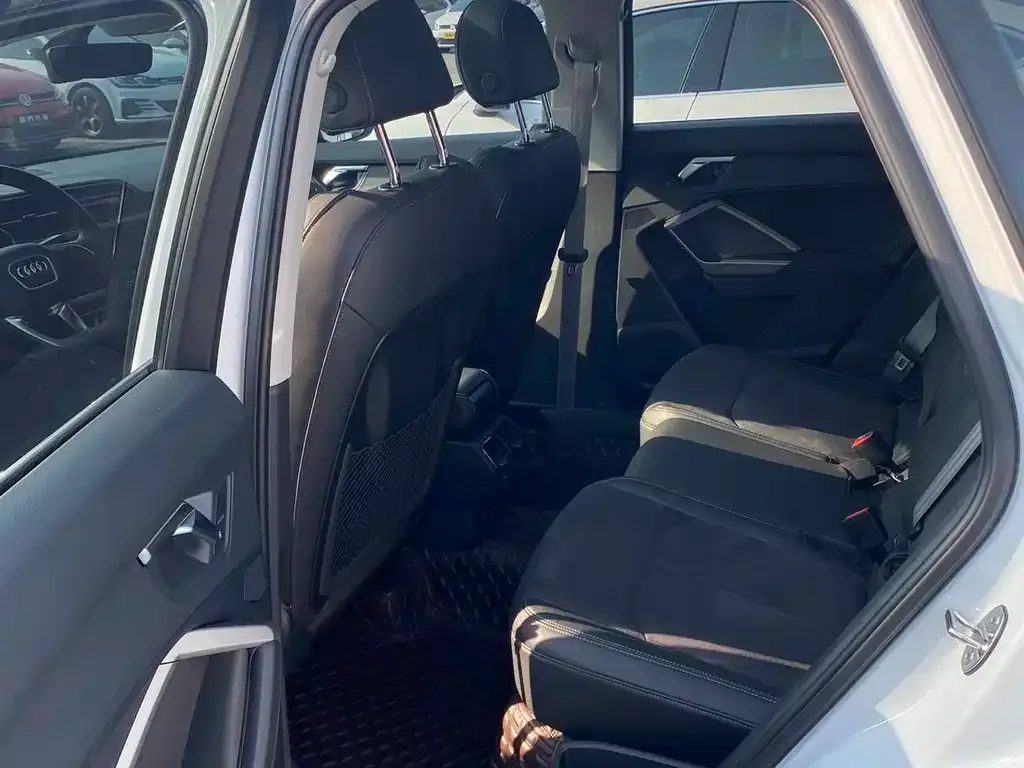 Audi Q3 2023 из CN, фото 3
