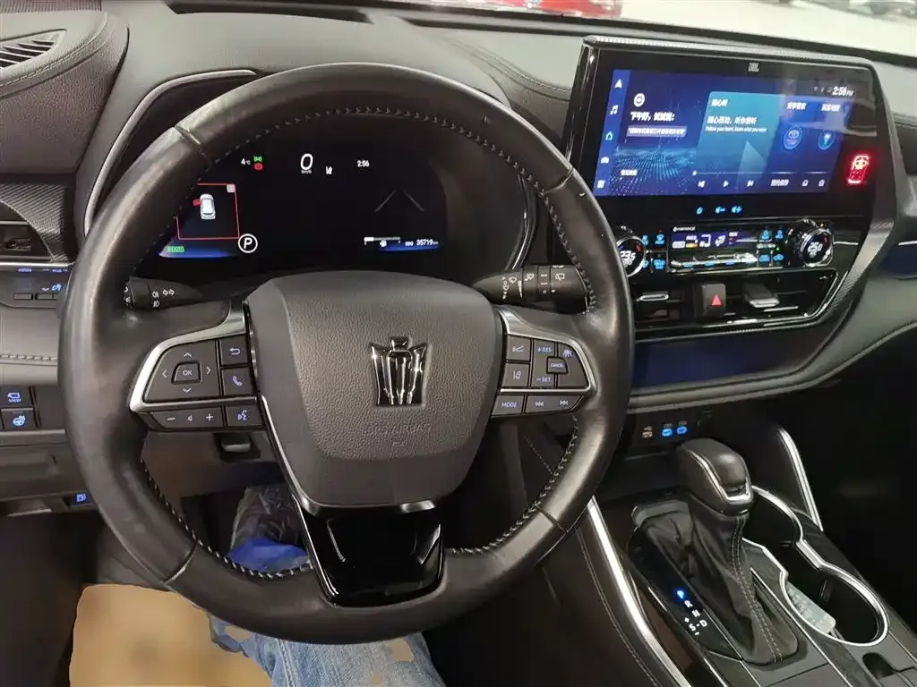 Toyota Crown Kluger 2022 из CN, фото 4